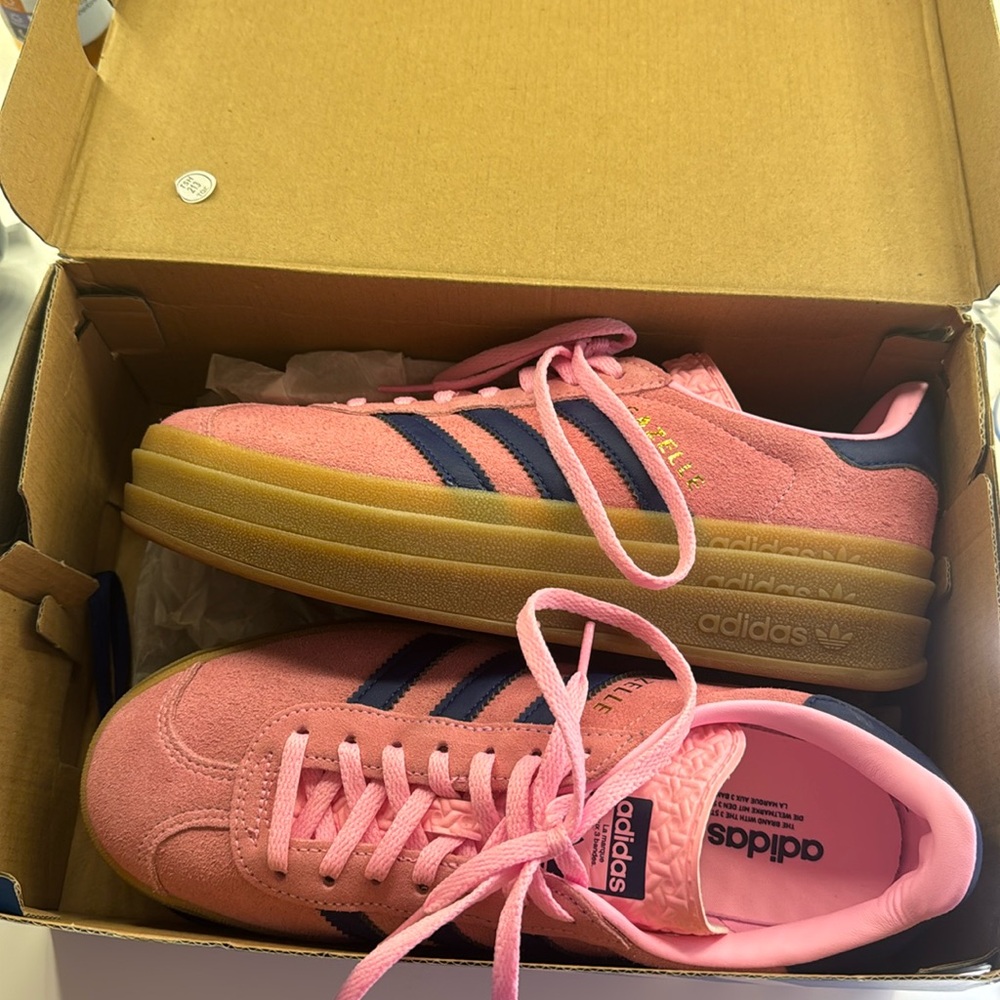 Women’s Gazelle Pink Glow Gum (Pink and Navy)